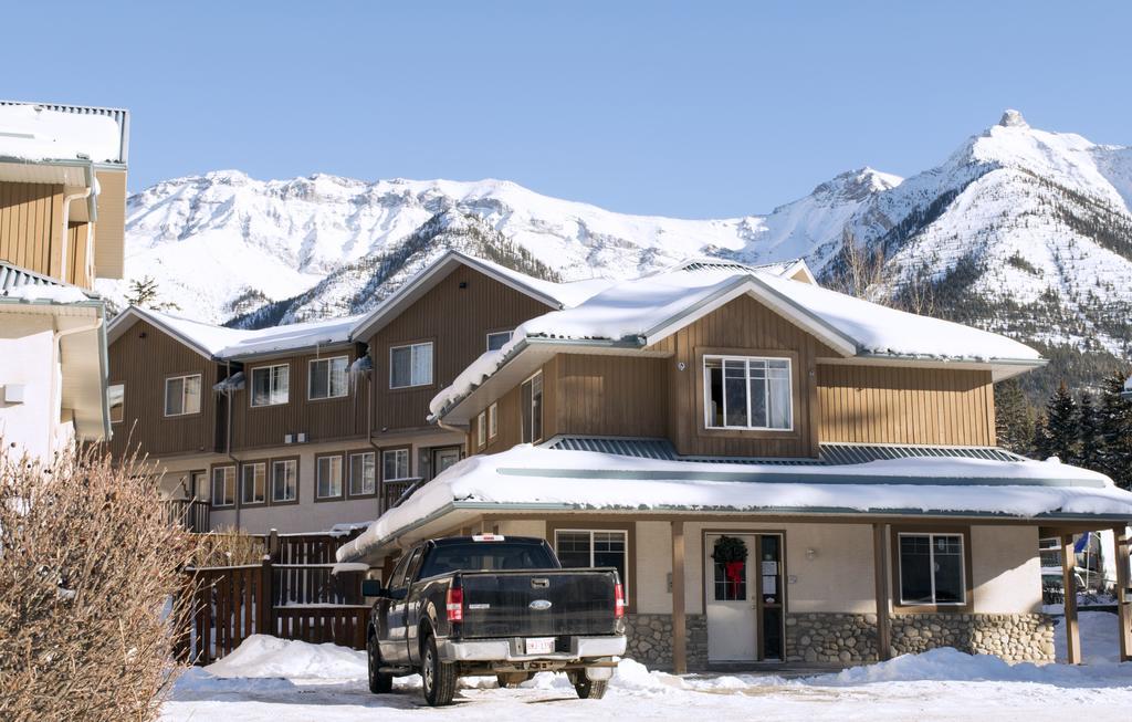 Banff Boundary Lodge Канмор Экстерьер фото