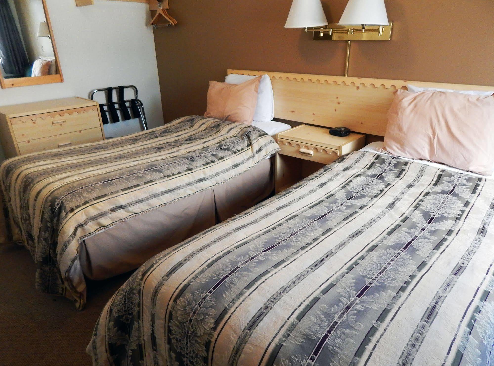 Banff Boundary Lodge Канмор Экстерьер фото