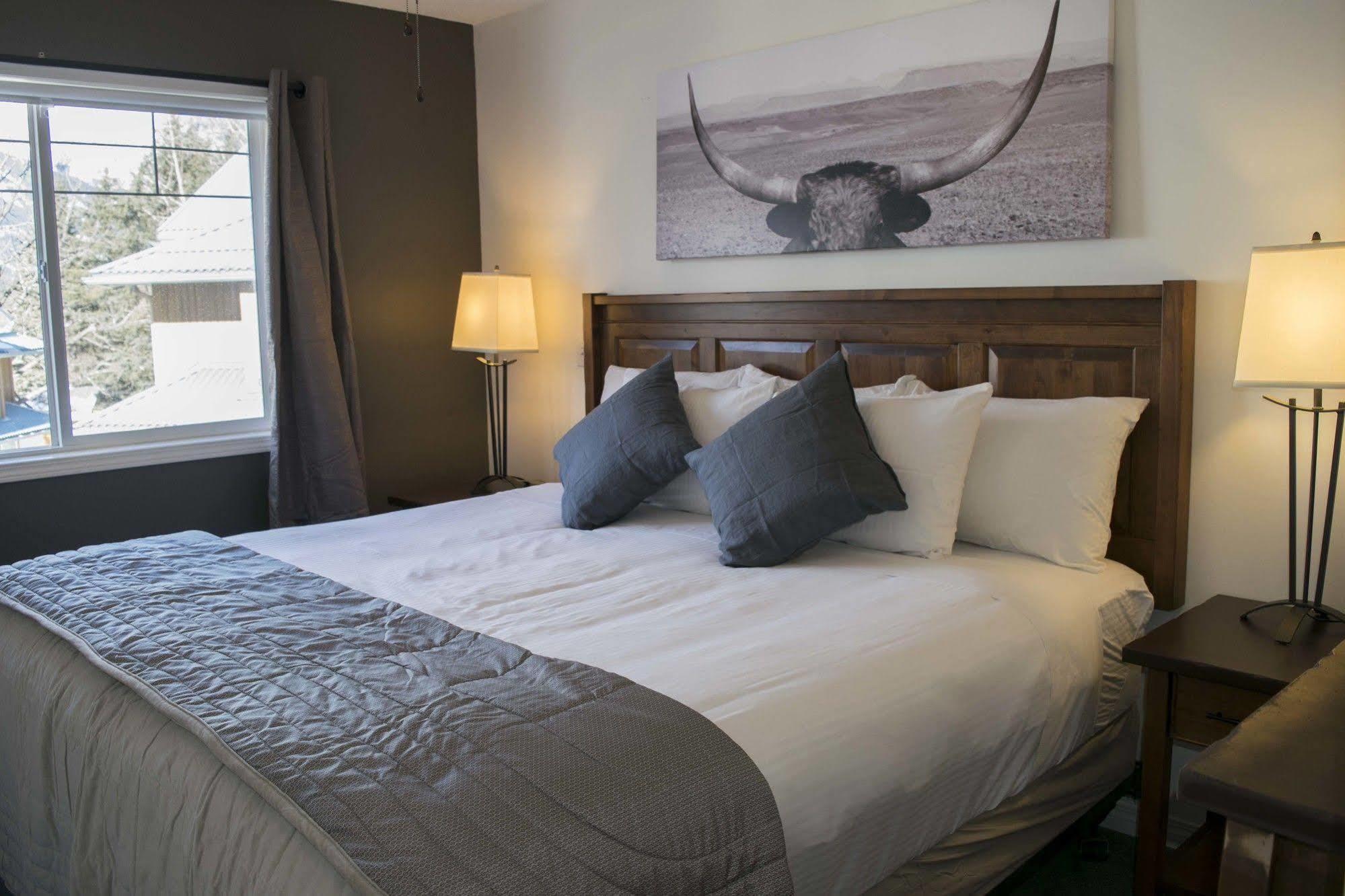 Banff Boundary Lodge Канмор Экстерьер фото