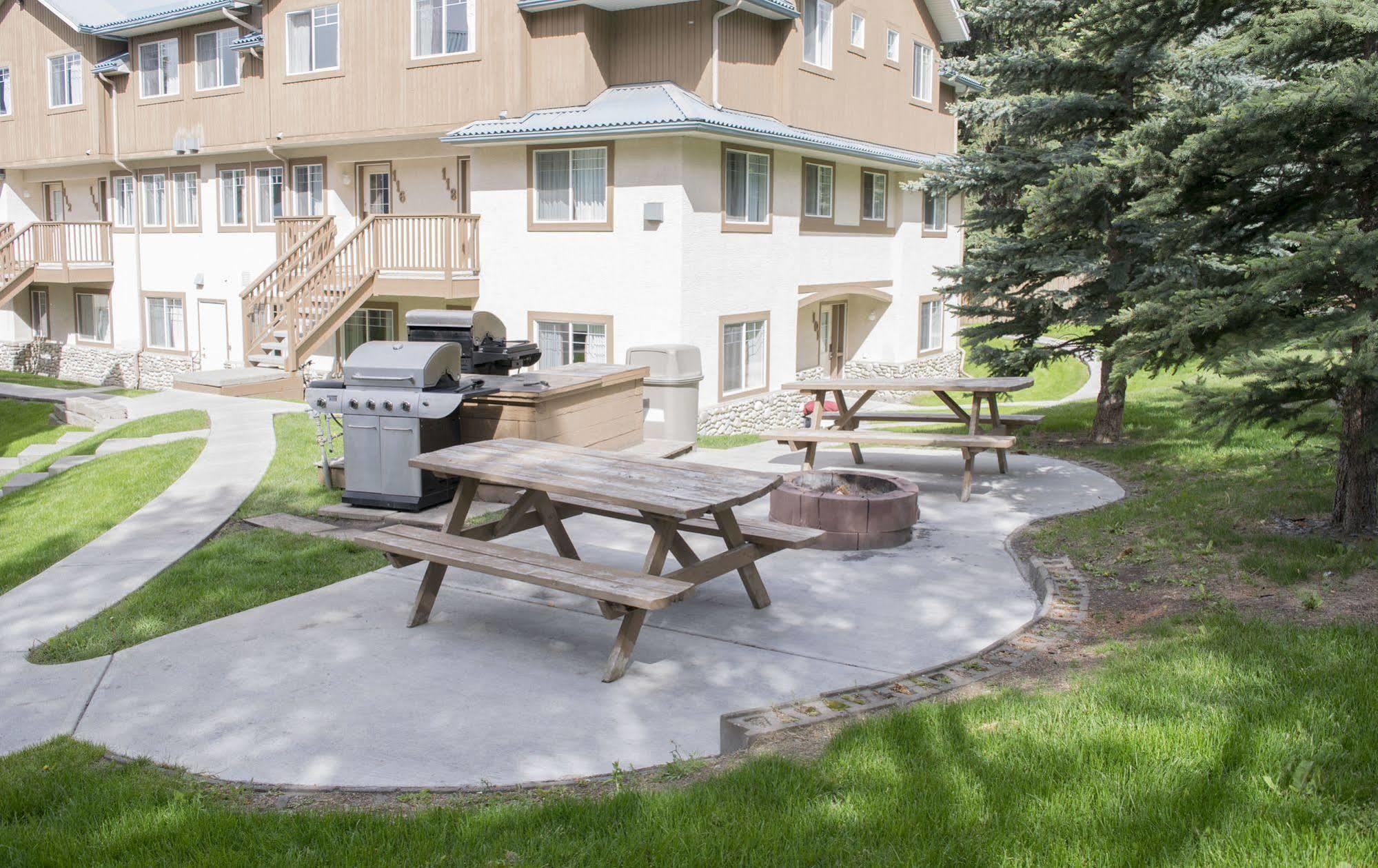 Banff Boundary Lodge Канмор Экстерьер фото