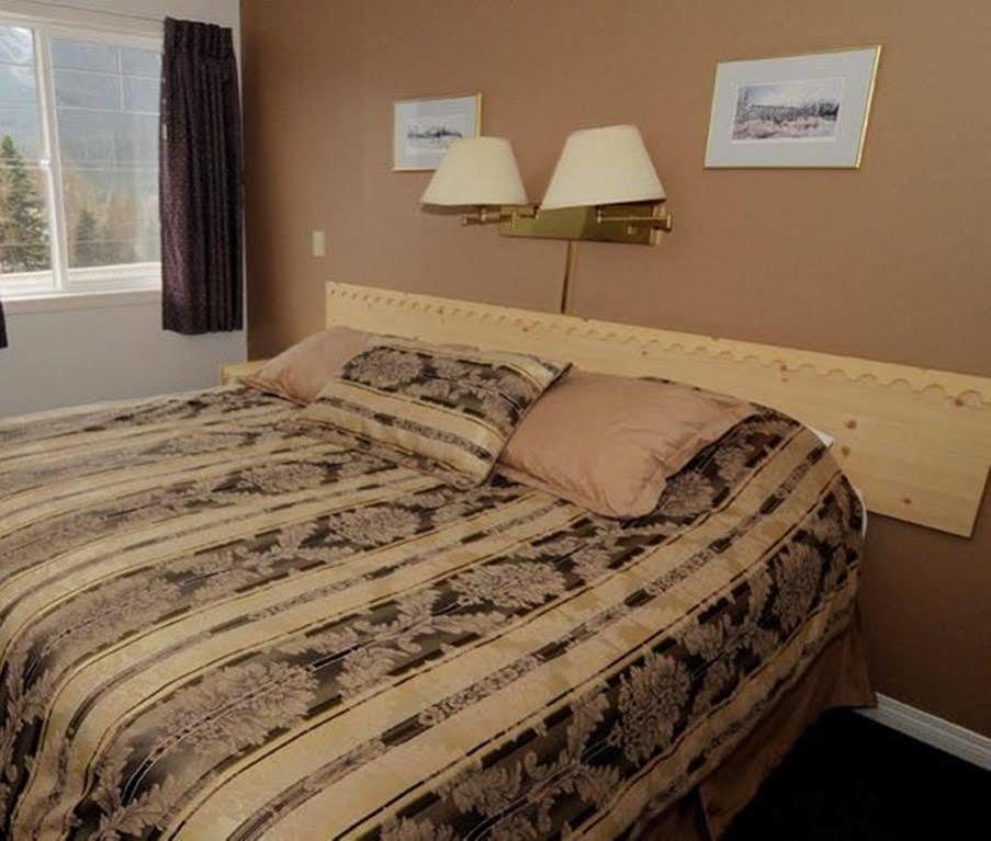 Banff Boundary Lodge Канмор Экстерьер фото