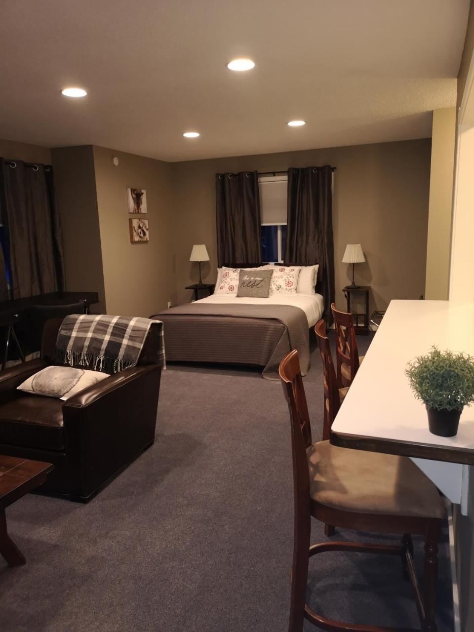 Banff Boundary Lodge Канмор Экстерьер фото